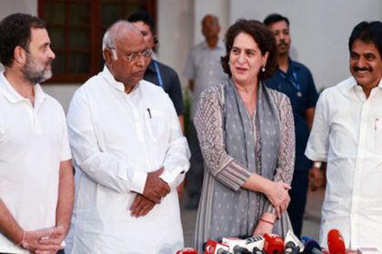 Rahul Gandhi with Priyanka Gandhi